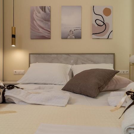 Gemma Apartments Palaiochora Bagian luar foto