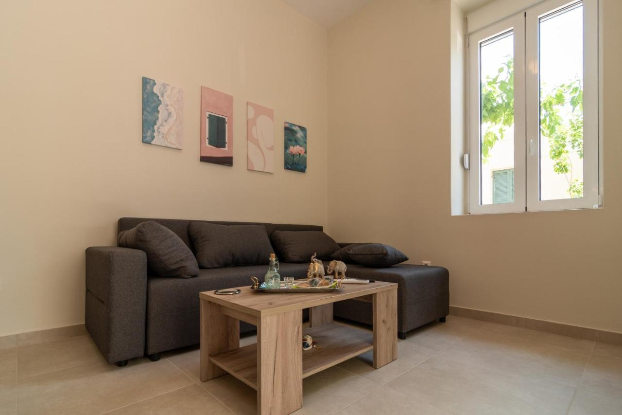Gemma Apartments Palaiochora Bagian luar foto